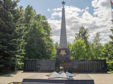 Чтим память героев: Мемориальный комплекс в Яхроме не сносят Новости Дмитрова 